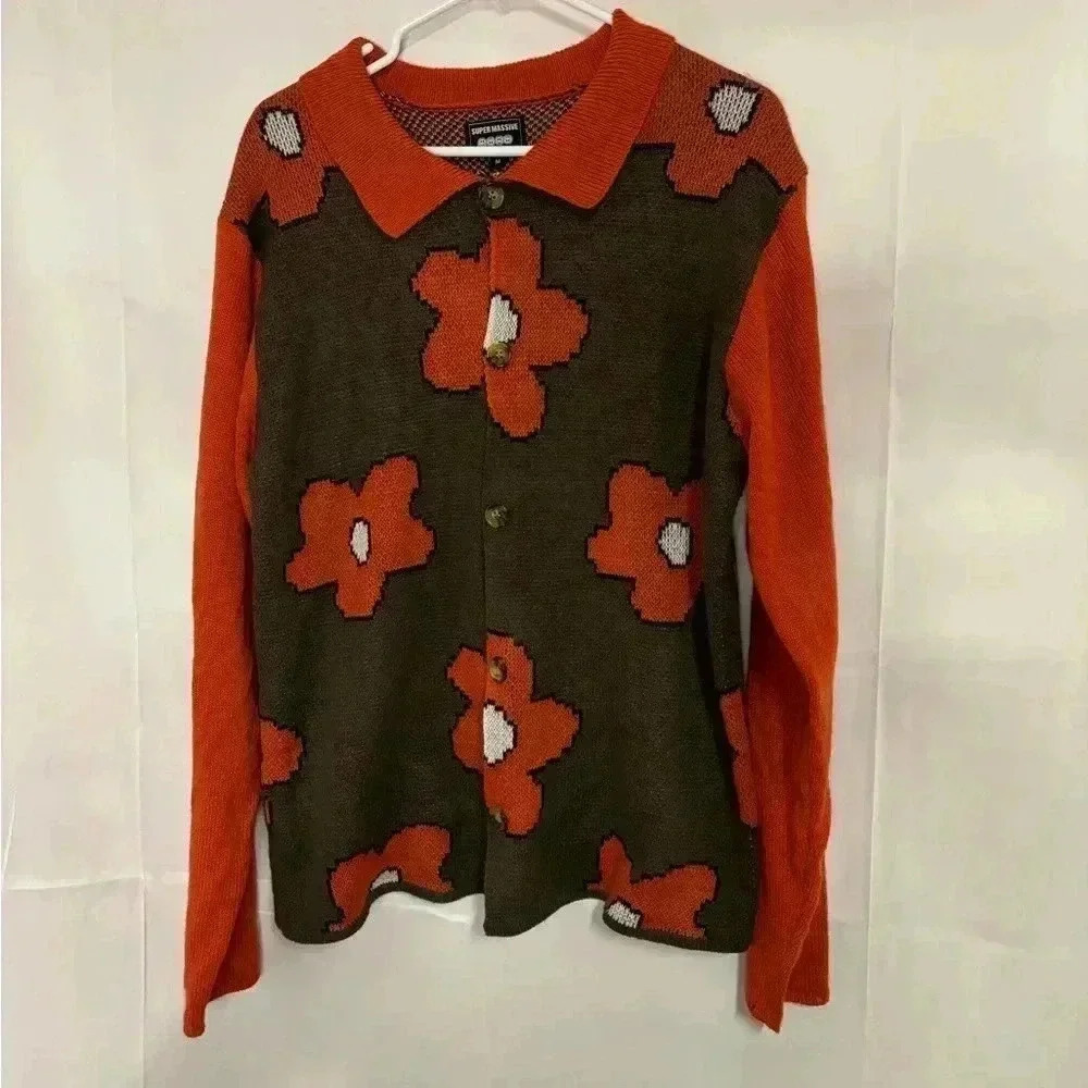 Womens size medium super massive brand cardigan sweater, #D661